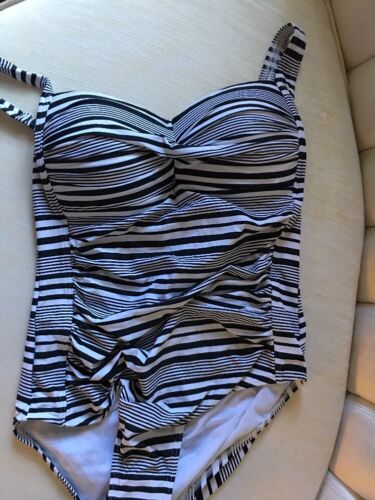 NIP TUCK BOND EYE ONE PIECE SWIMSUIT Stripe Black /White Size 8