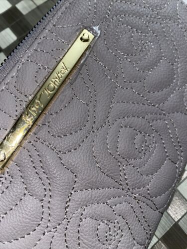 Betsey Johnson Zip Around Wallet/Wristlet Stitch FLORAL 💐MBJ1000X GRAY -CUTE