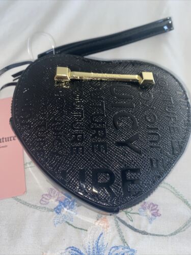 JUICY COUTURE ON THE BLOCK WORD ON THE STREET HEART WRISTLET WRISTLET COIN PURSE
