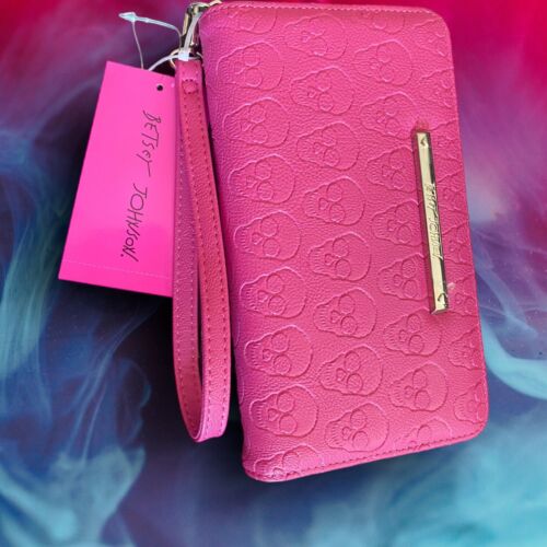 Betsey Johnson Zip Around Wristlet Wallet SKULLS~ Fuchsia~HALLOWEEN~ UNIQUE!