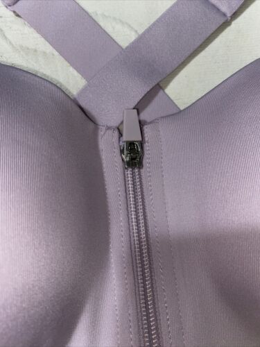 LAYER 8 MAXIMUM SUPPORT SIZE MEDIUM SPORT BRA FITTED LAVENDER Front Zipper-NEW