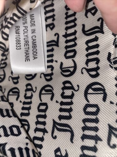 JUICY COUTURE ON THE BLOCK WORD ON THE STREET HEART WRISTLET WRISTLET COIN PURSE