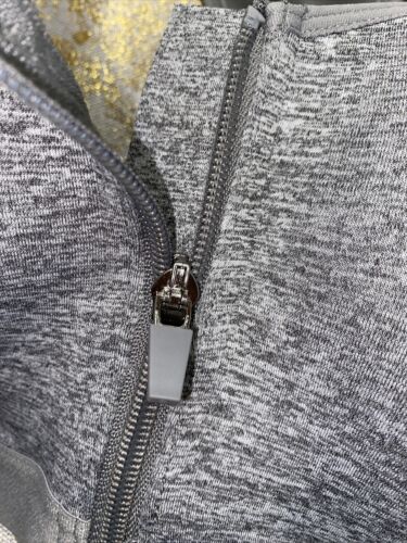 LAYER 8 MAXIMUM SUPPORT SIZE M Sports Bra HEATHER GRAY Fitted Front Zipper-NEW
