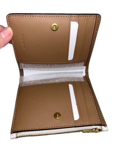 Coach~Horse & Carriage Bifold Wallet~Zip