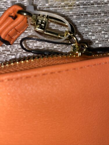 STEVE MADDEN WALLET WRISTLET ORANGE SMOOTH TEXTURE GOLD ZIPPER MD1000X