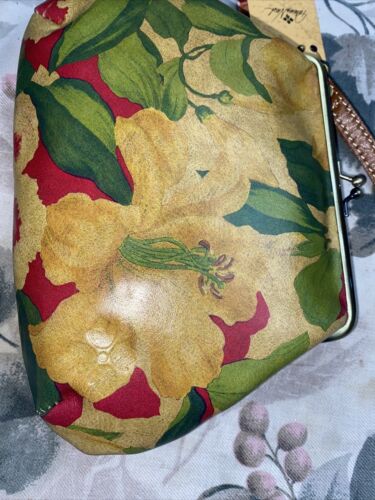 New Patricia Nash Spring Lily  Savena Italian Leather Wristlet NEW CUTE