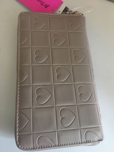 Betsey Johnson Zip Around Wristlet Wallet - STONE - Heart Design Patent NWT