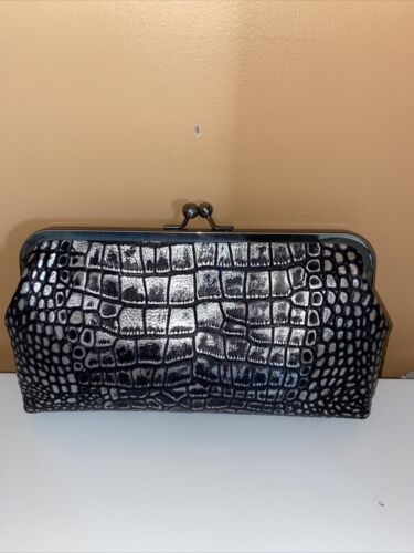 Patricia Nash Potenaz Kisslock Frame Crossbody Clutch Silver Leather chain strap