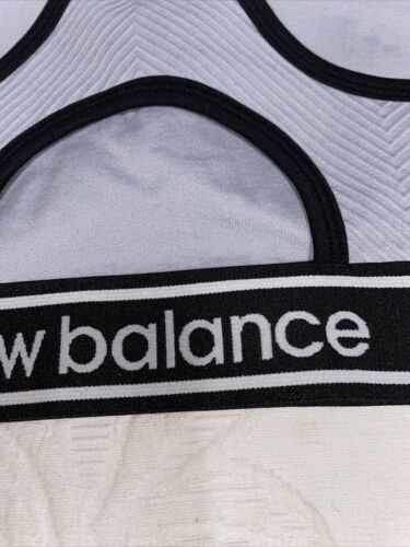 New Balance Medium Impact Sports Bra Style # 1153  SILVERMINK/ Black LARGE NEW