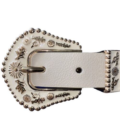STEVE MADDEN BELT LARGE WITH WHITE AND GOLD BEAUTIFUL DESIGNED BUCKLE (SKINNY)