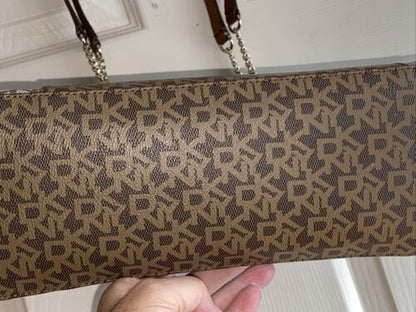 DKNY Gigi Tote Signature Logo Vanilla/Brown  Gold Hardware MSRP $178.00 ELEGANT
