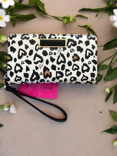 BETSEY JOHNSON Zip Around Long Wallet Wristlet Hearts Animal Print Love