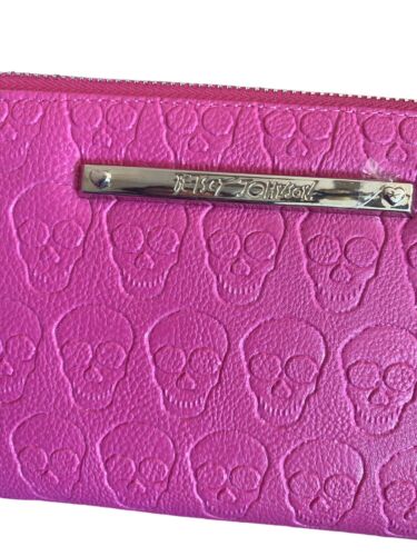Betsey Johnson Zip Around Wristlet Wallet SKULLS~ Fuchsia~HALLOWEEN~ UNIQUE!