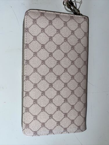 Steve Madden Wallet Beige&Bisque Printed SM Logo Zip Around Silver Hardware NEW