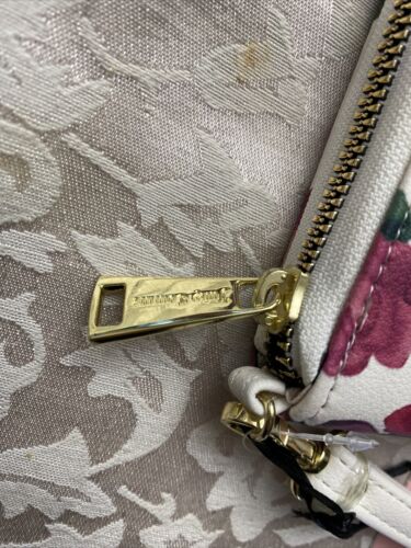 JUICY COUTURE Wallet- Wristlet Zip Around White-Rose Print  Single Zip Large New