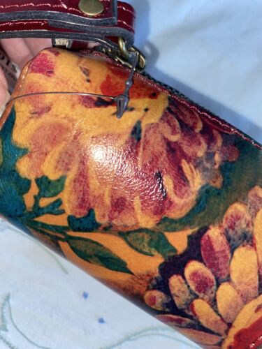 Patricia Nash Isla Oblong Italian Leather Wristlet Isla-Spring Multi P50601