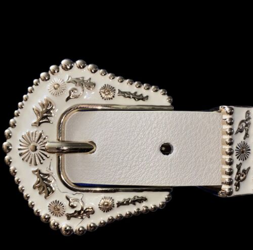 STEVE MADDEN BELT LARGE WITH WHITE AND GOLD BEAUTIFUL DESIGNED BUCKLE (SKINNY)