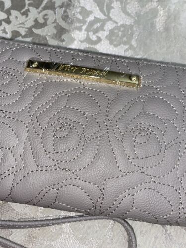 Betsey Johnson Zip Around Wallet/Wristlet Stitch FLORAL 💐MBJ1000X GRAY -CUTE