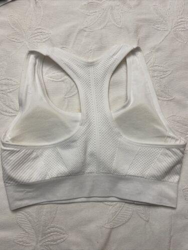 NEW BALANCE Medium Impact Sports Bra Style # 111048 Size Large White/Silver CUTE