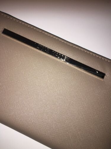STEVE MADDEN WALLET~ WRISTLET~MUSHROOM SMOOTH TEXTURED~SILVER HARDWARE~UNIQUE!