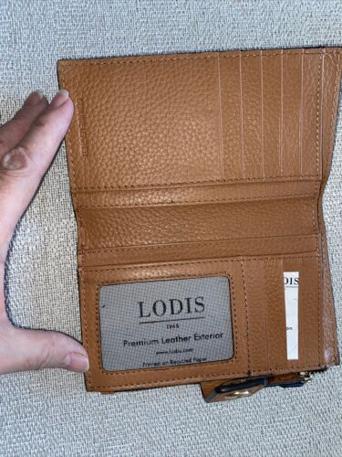 LODIS Pebbled Leather Compact Bifold Wallet  Cardholder Light Tan  New- CLASSY