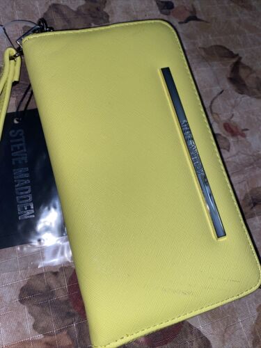 STEVE MADDEN WALLET WRISTLET YELLOW SMOOTH TEXTURE SILVER ZIPPER PRETTY!!NEW
