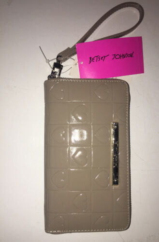 Betsey Johnson Zip Around Wristlet Wallet - STONE - Heart Design Patent NWT