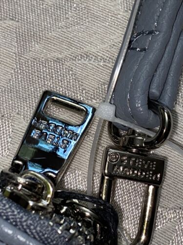 STEVE MADDEN BLUE SLATE WRISTLET  FOLD OUT DOUBLE ZIPPER SMOOTH TEXTURE CLASSY