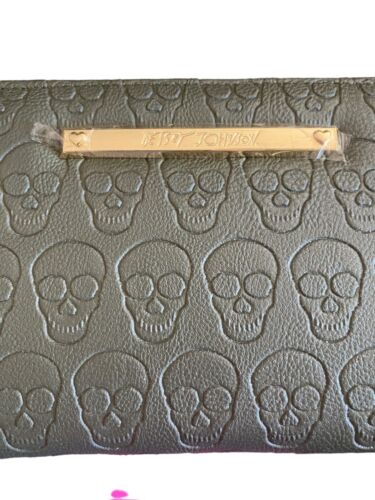 Betsey Johnson Zip Around Wristlet Wallet SKULLS~Military Green~HALLOWEEN~UNIQUE