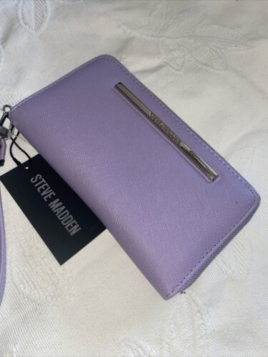 STEVE MADDEN WALLET WRISTLET LAVENDER SMOOTH TEXTURED SILVER ZIP "OH WHAT COLOR"