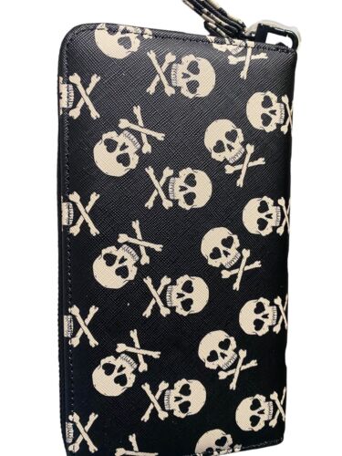 Betsey Johnson Zip Around Wristlet Wallet SKULLS~ Black ~HALLOWEEN~ UNIQUE!