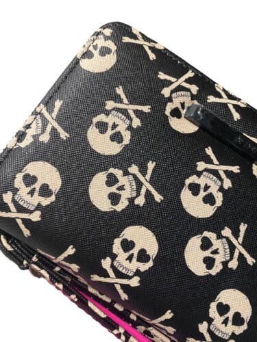 Betsey Johnson Zip Around Wristlet Wallet SKULLS~ Black ~HALLOWEEN~ UNIQUE!