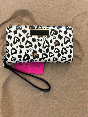 BETSEY JOHNSON Zip Around Long Wallet Wristlet Hearts Animal Print Love