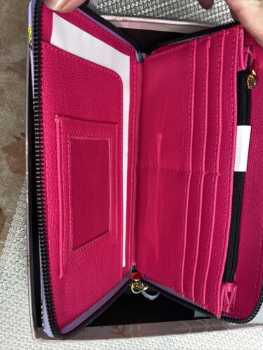 BETSEY JOHNSON 2 PIECE GIFT SET. PINK SCARF &  WALLET WITH LIPS & BOW NEW IN BOX
