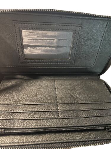 Betsey Johnson Zip Around Wristlet Wallet SKULLS~ Black ~HALLOWEEN~ UNIQUE!