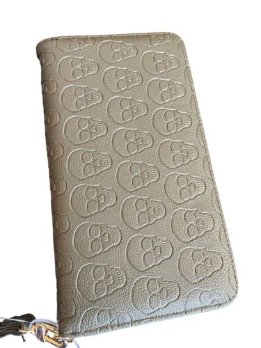 Betsey Johnson Zip Around Wristlet Wallet SKULLS~Military Green~HALLOWEEN~UNIQUE