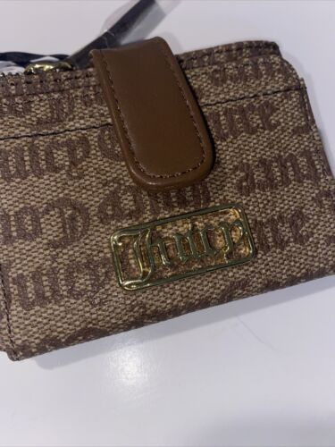 JUICY COUTURE GOTHIC LOGO CHESTNUT CHINO STATE. CARD CASE FOLD OVER-NEW MSRP $35