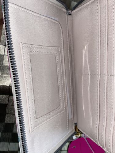 Betsey Johnson Zip Around Wristlet Wallet ROSEBUD PINK- WHITE Background NEW