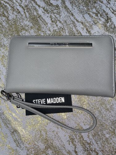 STEVE MADDEN WALLET WRISTLET LIGHT GRAY BZIPPY BZIPPY BEAUTIFUL!! Silver Zipper