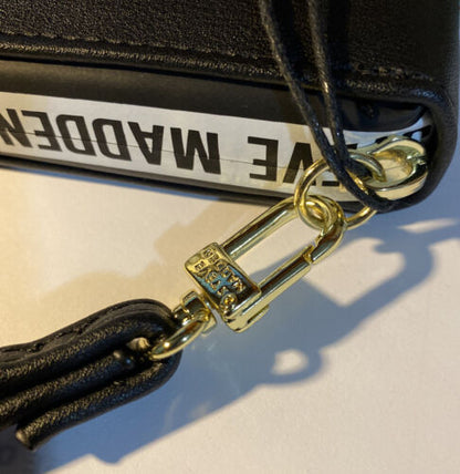 STEVE MADDEN WALLET WRISTLET BLACK WRAP AROUND LOGO SMOOTH TEXTURED