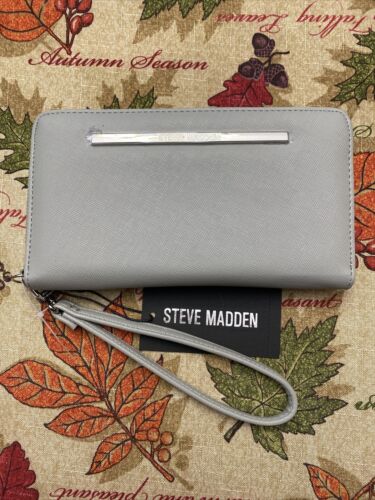 STEVE MADDEN WALLET WRISTLET SAGE SMOOTH TOUCH SILVER HARDWARE