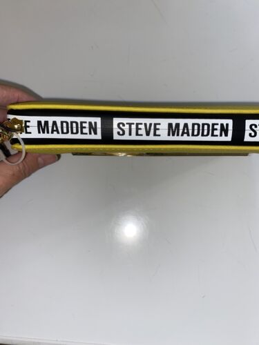 STEVE MADDEN WALLET WRISTLET CITRON WRAP AROUND LOGO SMOOTH FEEL SO DIFFERENT!!!