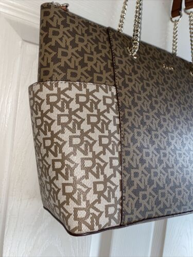 DKNY Gigi Tote Signature Logo Vanilla/Brown  Gold Hardware MSRP $178.00 ELEGANT
