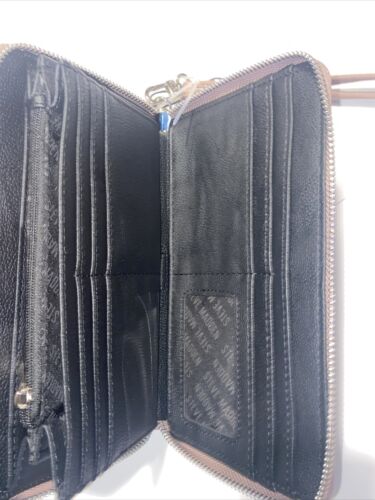 STEVE MADDEN WALLET WRISTLET MAUVE SMOOTH TEXTURED SILVER ZIPPER
