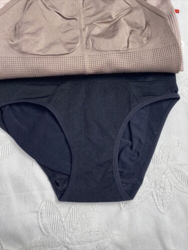 Skinnygirl Shaping Seamless Briefs Size MEDIUM 3  pair Style SG7703￼￼ New