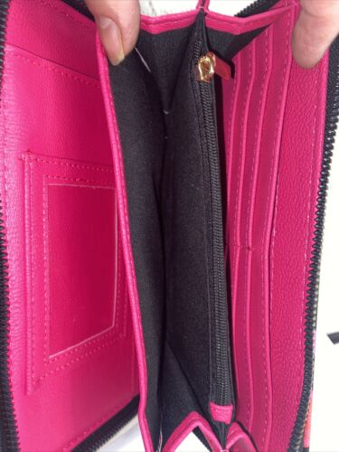 Betsey Johnson Zip Around Wristlet Wallet MOUTHS & LIPS BLACK Background NWT