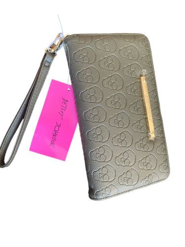 Betsey Johnson Zip Around Wristlet Wallet SKULLS~Military Green~HALLOWEEN~UNIQUE