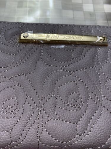 Betsey Johnson Zip Around Wallet/Wristlet Stitch FLORAL 💐MBJ1000X GRAY -CUTE