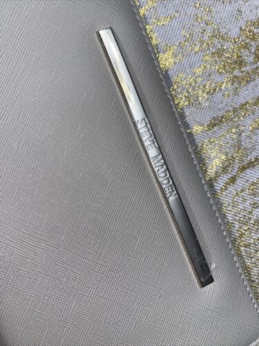 STEVE MADDEN WALLET WRISTLET LIGHT GRAY BZIPPY BZIPPY BEAUTIFUL!! Silver Zipper