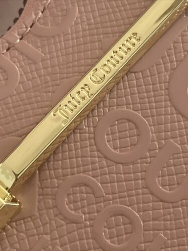 JUICY COUTURE ON THE BLOCK WORD ON THE STREET HEART WRISTLET WRISTLET COIN PURSE